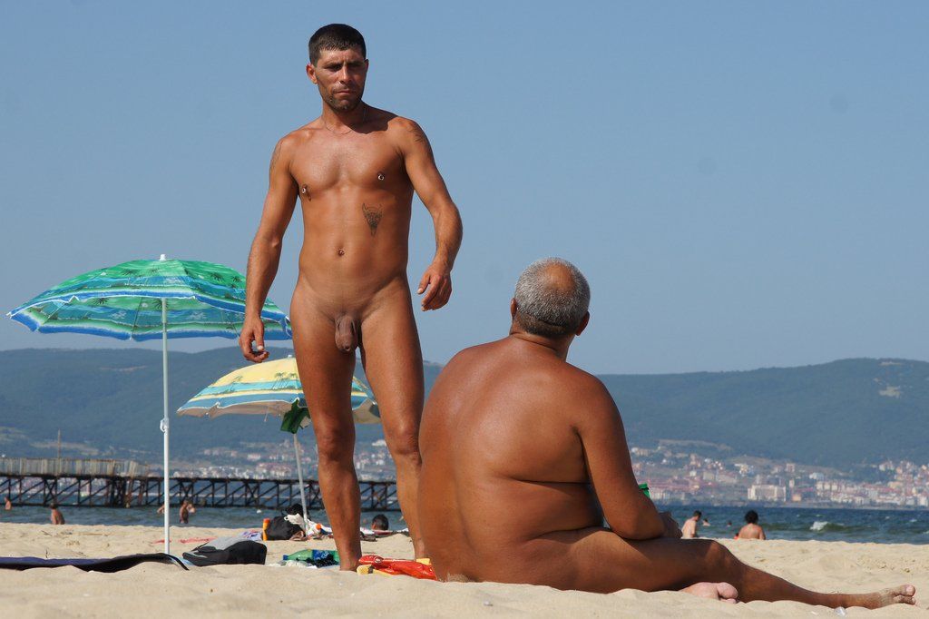 Nudity man beach pic