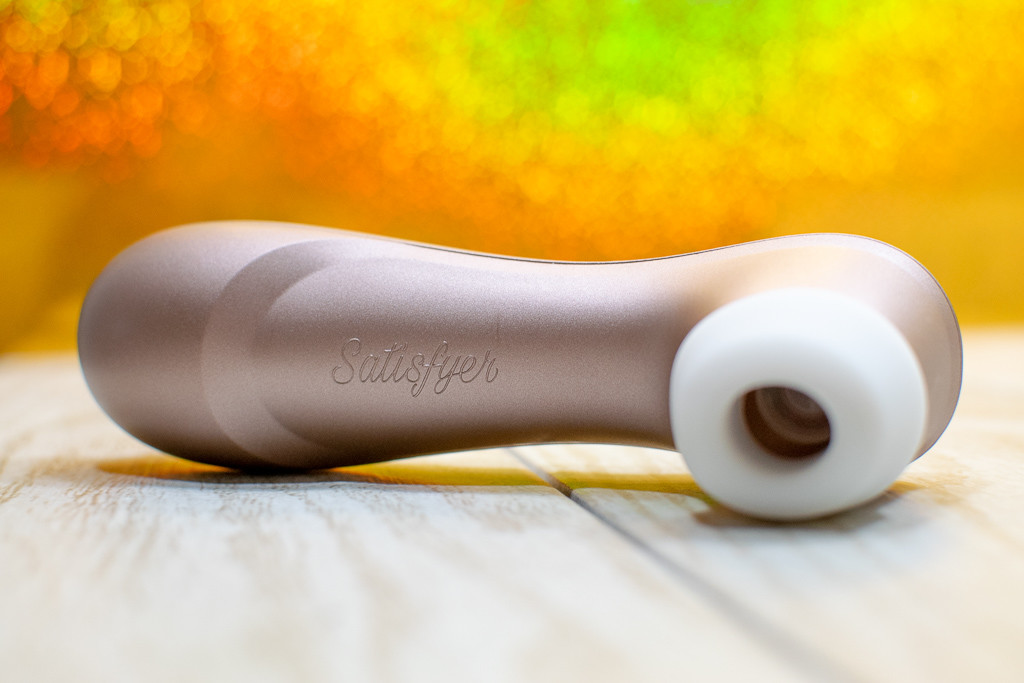 Hairy pussy satisfyer g spot play.