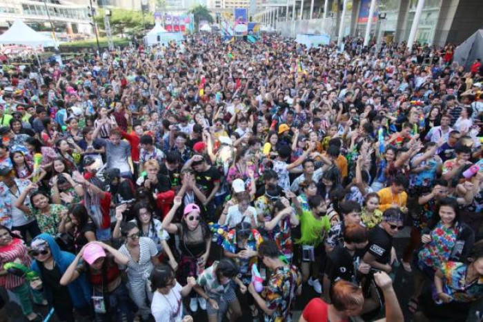 Black W. reccomend songkran thai festival