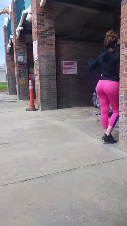 Neptune reccomend candid pink leggings walking booty
