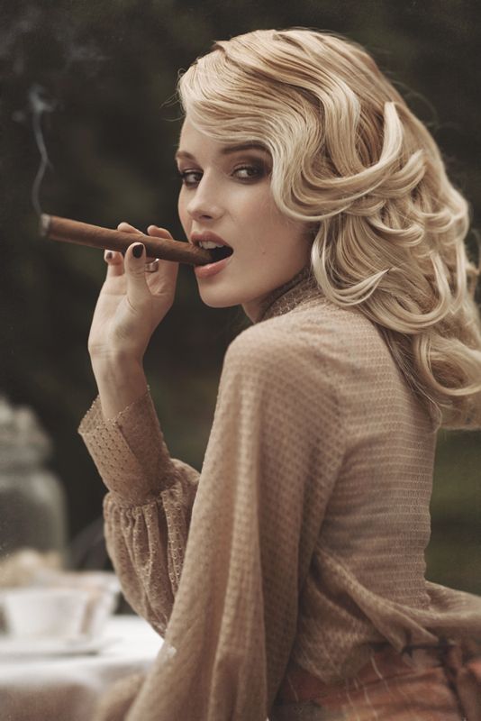 Shield reccomend women smoking cigars