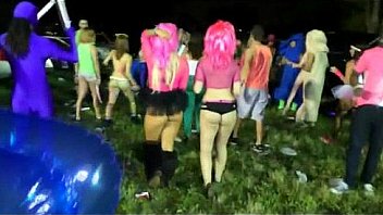 Wrangler recommendet rave sex party